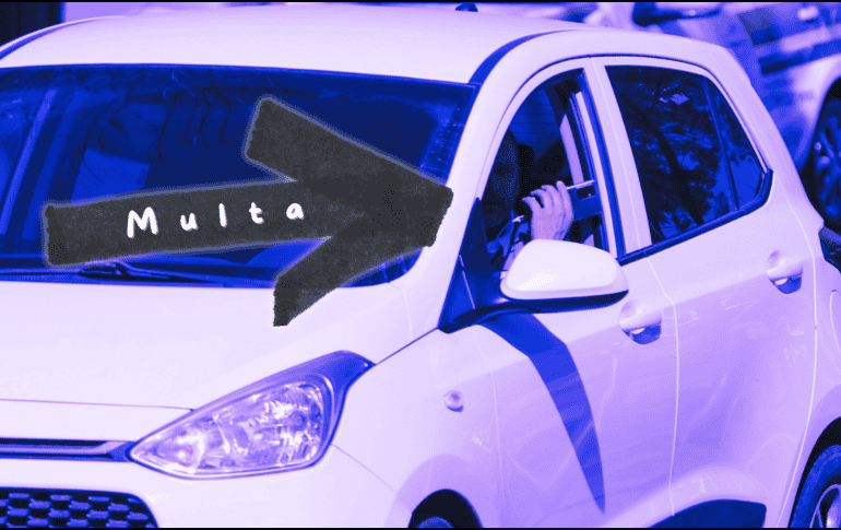 De acuerdo con datos de la Secretaría de Seguridad del Estado de Jalisco, en lo que va del año se han aplicado 13 mil 579 multas a conductores por usar el celular mientras manejan. EL INFORMADOR / ARCHIVO