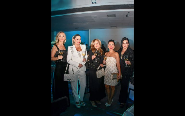 Gaby Schulz, Brenda Ituarte, Elisa Espíndola, Maye Navarrete y Luz Elena Rubio. GENTE BIEN JALISCO / M. Rached