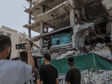 Israel bombardea por undécima vez el hospital Al Aqsa en el centro de la Franja de Gaza. EFE/M. Saber.