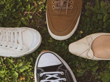 Estos son los zapatos que se pueden arruinar cpmpletamente si llueve. Canva/ESPECIAL