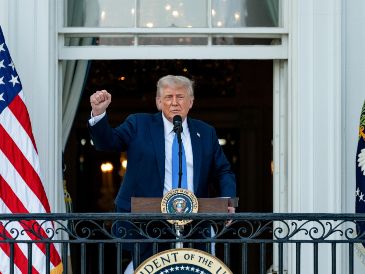 Durante su primer mandato, Trump emitió una orden ejecutiva que denegaba la entrada a Estados Unidos a ciudadanos de siete países. EFE/Eric Lee
