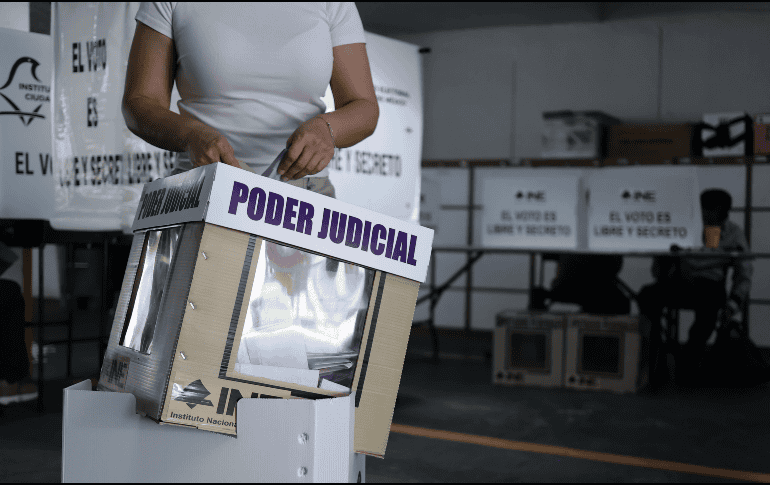 En redes sociales circulan fotos de personas que decidieron anular su voto para mostrar su inconformidad con la reforma judicial impulsada por Morena y aliados. SUN/ARCHIVO