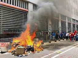 Profesores vandalizaron las oficinas del Sindicato de Trabajadores de la Educación. EL UNIVERSAL