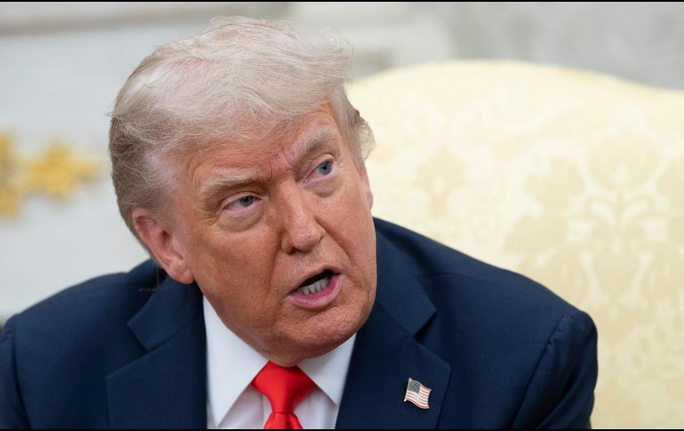 El encontronazo comenzó el jueves al mediodía con palabras del presidente ante las críticas del hombre más rico del mundo al plan fiscal impulsado por el republicano. EFE/C. Kleponis