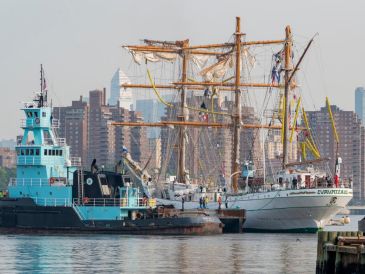 A las 6 de la mañana (hora local) la nave fue remolcada por un barco de la empresa DonJon Marine, contratada directamente por la Semar. EFE/A. Colmenares