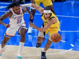 Con esta canasta el Paycom Center fue inundado por los festejos de los pocos aficionados que hicieron el viaje desde Indiana hasta Oklahoma para vivir el primer partido de las Finales de NBA 2025. EFE/ M. Soldi