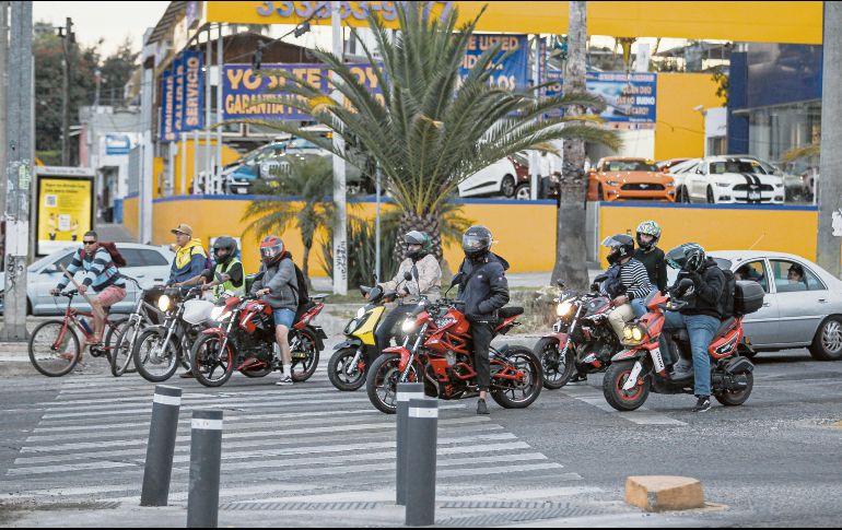 La falta de licencia vigente es una infracción común entre motociclistas, pese a las sanciones establecidas por la ley. EL INFORMADOR/H. Figueroa