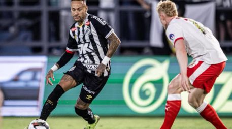 El jugador de 33 años comenzó a presentar síntomas el pasado jueves y fue apartado de inmediato como medida preventiva. INSTAGRAM/ @santosfc.