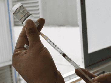 Durante el fin de semana, la dependencia estatal instaló macro centros de vacunación, para así lograr inmunizar al mayor número de personas contra este mal. EL INFORMADOR/ARCHIVO