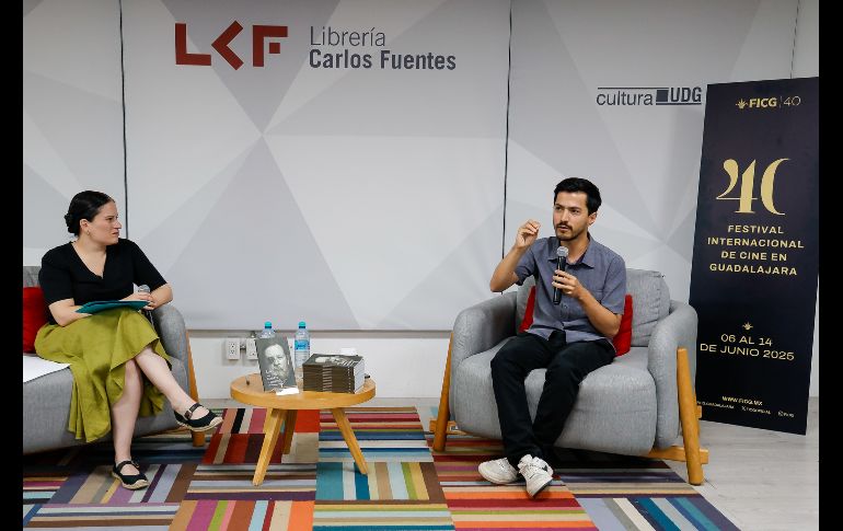 El escritor y crítico del cine, Alfredo González presentó hoy su libro “Lars von Trier contra el mundo”, de la editorial Fideicomiso para La Cineteca Nacional, en donde interpreta la filmografía del cineasta danés como una filosofía en imágenes de la crisis del mundo. EL INFORMADOR / H. Figueroa