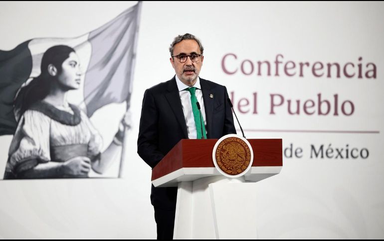 El director general de Heineken México, Oriol Bonaclocha, participa durante una conferencia de prensa este miércoles, en Palacio Nacional. EFE/J. Méndez