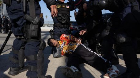 Mientras tanto, las protestas que se llevan a cabo en Los Ángeles en contra de las redadas de inmigración también se han propagado a Atlanta y la última de ellas terminó con varias detenciones. EFE/ A. DINNER