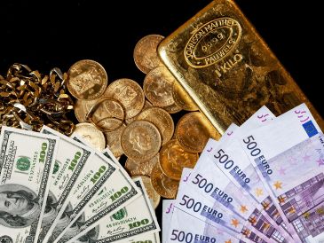 Las reservas de oro de los bancos centrales se sitúan en niveles cercanos a los de la era Bretton Woods, aunque ahora contabilizan una cuota mucho menor de la oferta de oro total. ESPECIAL / EFE y CANVA