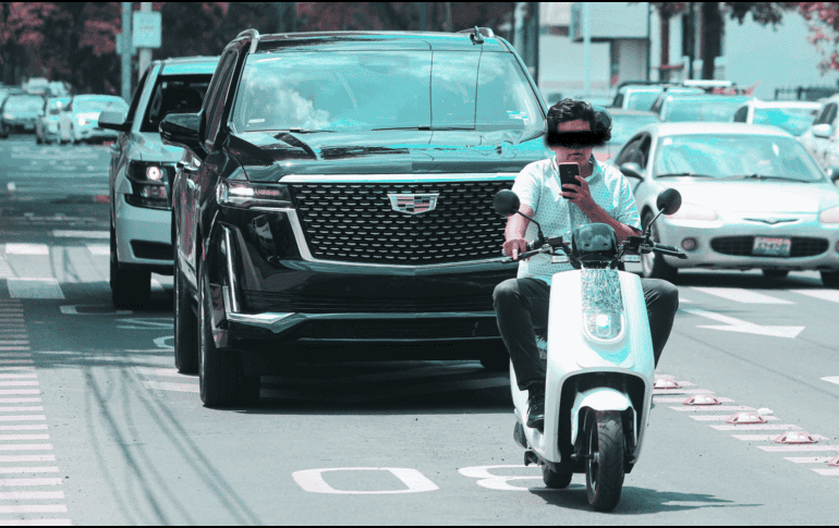 La mayoría de los motociclistas en Jalisco circulan sin licencia vigente, un requisito legal indispensable. EL INFORMADOR / ARCHIVO