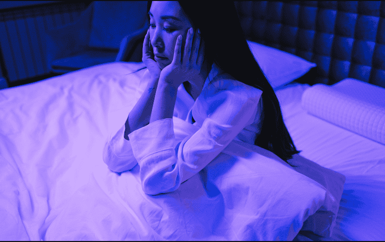 Los investigadores sugieren que fomentar rutinas de sueño más regulares podría ser una estrategia efectiva para ayudar a los jóvenes a gestionar mejor su impulsividad, un factor clave en su desarrollo emocional y social. ESPECIAL / Canva