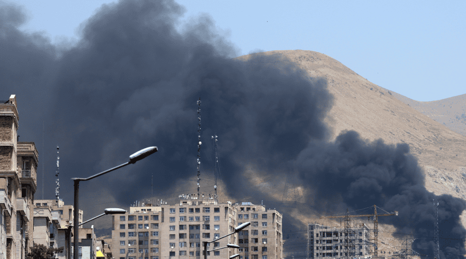 Israel lanzó en la madrugada del pasado viernes una ofensiva contra Irán con ataques a infraestructuras militares. EFE/ A. Taherkenareh