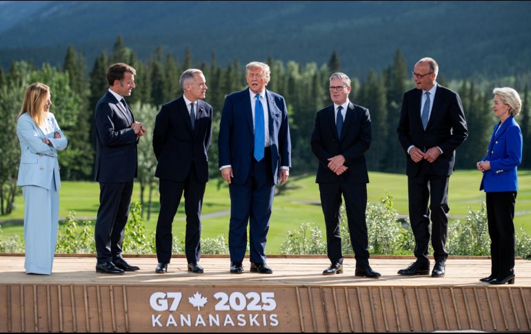 Cumbre del G7. La primera ministra italiana, Giorgia Meloni; el presidente francés, Emmanuel Macron; el primer ministro canadiense, Mark Carney; el presidente estadounidense, Donald Trump; el primer ministro británico, Keir Starmer; el canciller alemán, Friedrich Merz, y la presidenta de la Unión Europea, Ursula von der Leyen. EFE/S. Colby