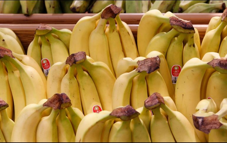 Walmart tiene plátano maduro y verde, para madurar en casa. EL INFORMADOR/Archivo