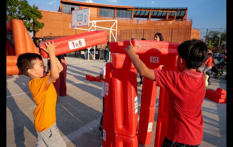 El Alcalde de Zapopan, Juan José Frangie, explicó que esta Colmena será la más grande de las cuatro que ya se tienen. EL INFORMADOR/ H. Figueroa.