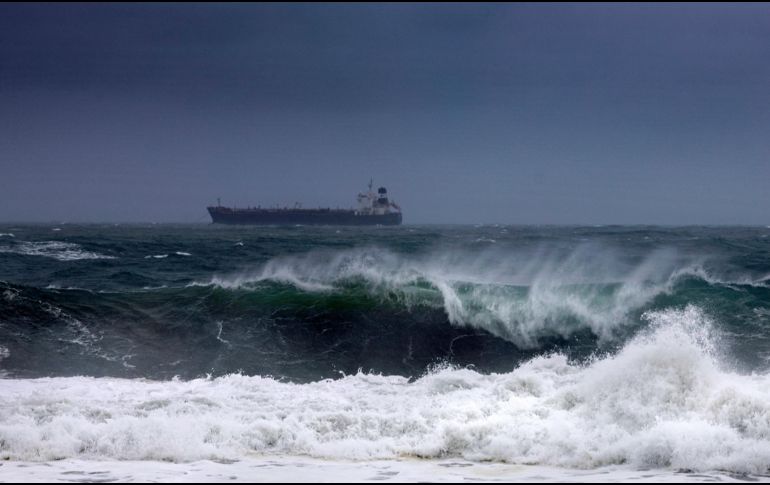 El almirante Morales Ángeles alertó que vienen probables inundaciones o desprendimientos de tierra por el paso del huracán “Erick”.  EFE/L. Villalobos