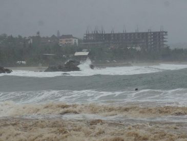 La CEPCyGR pide a la ciudadanía extremar precauciones en la zona costera, ante condiciones climáticas adversas originadas especialmente en esta temporada de lluvias y ciclones. SUN