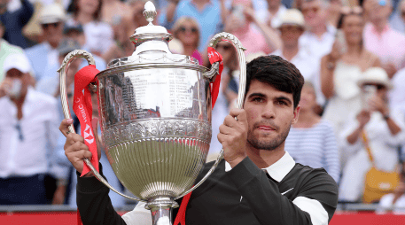 Alcaraz tiene dos Queen's, en 2023 y 2025 y dos Wimbledon, 2023 y 2024. EFE/A. RAIN