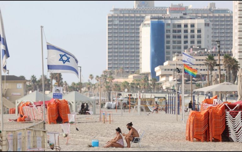 Así es Tel Aviv desde el viernes 13 de junio. Esa madrugada, a las 02:57 de la mañana, sonaron las alarmas antiaéreas. EFE/A. SULTAN