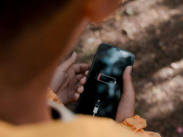 Identificar qué aplicaciones te conviene cerrar o restringir para preservar el estado de tu batería. Pexels