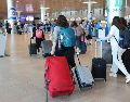 Aunque el aeropuerto de Ben Gurión ha retomado su actividad habitual, muchas aerolíneas siguen afrontando problemas de programación y cancelaciones. EFE/A. Sultan