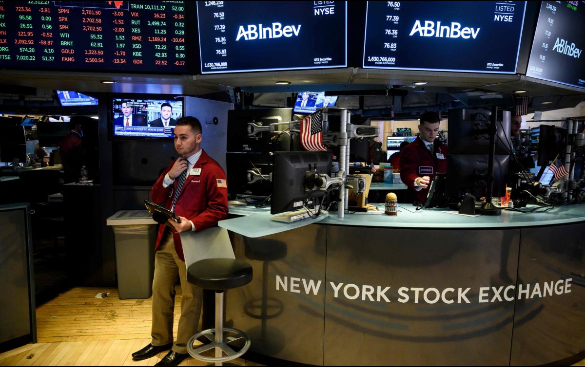 Al toque de la campana, el Dow Jones subió un 0.27 %, hasta 46.142 puntos; el selectivo S&P 500 avanzó un 0.48 %, hasta 6.631, y el índice Nasdaq ganó un 0.94 %, hasta 22.470. Todos se colocaron en máximos históricos. AFP / ARCHIVO