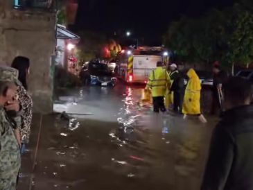 El municipio señaló que se han liberado 5 puntos donde se registraron árboles caídos y se extrajo un vehículo del canal sin personas lesionadas. ESPECIAL