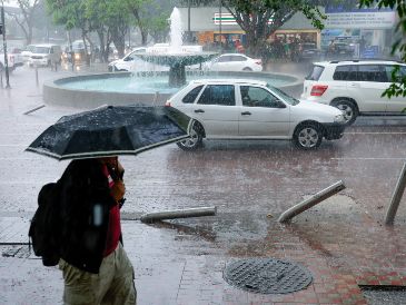 Se espera que chubascos tormentosos —gotas de 9  mm— caigan en la metrópoli tapatía y cubran hasta un 80% de la región del AMG. EL INFORMADOR / ARCHIVO