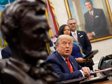 Mediante Truth Social dio a por terminadas "TODAS" las discusiones comerciales con Canadá "con efecto inmediato" . EFE/Yuri Gripas