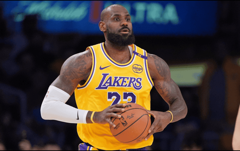 LeBron James continuará una temporada más en los Lakers. AP / ARCHIVO