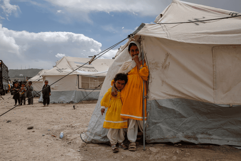 La organización Human Rights Activists, con sede en Washington, estimó que el total de fallecidos asciende a mil 190 personas, incluidos 436 civiles. EFE / EPA / S. Popal