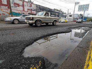 Para reportar baches o socavones en Guadalajara y Zapopan, pueden llamar al número de GuaZap: 33-3610-1010. EL INFORMADOR/ H. Figueroa.