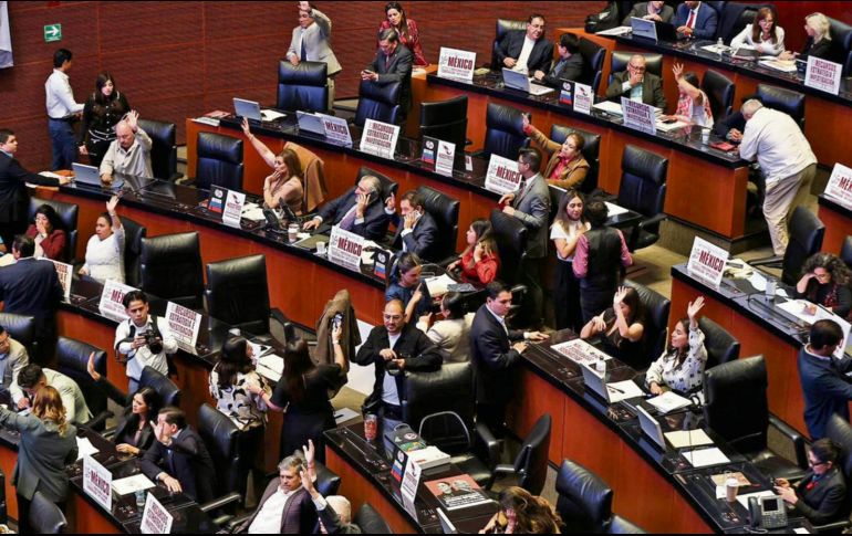 El grupo parlamentario de Morena contó con el apoyo del PAN y MC para aprobar el dictamen. EL UNIVERSAL