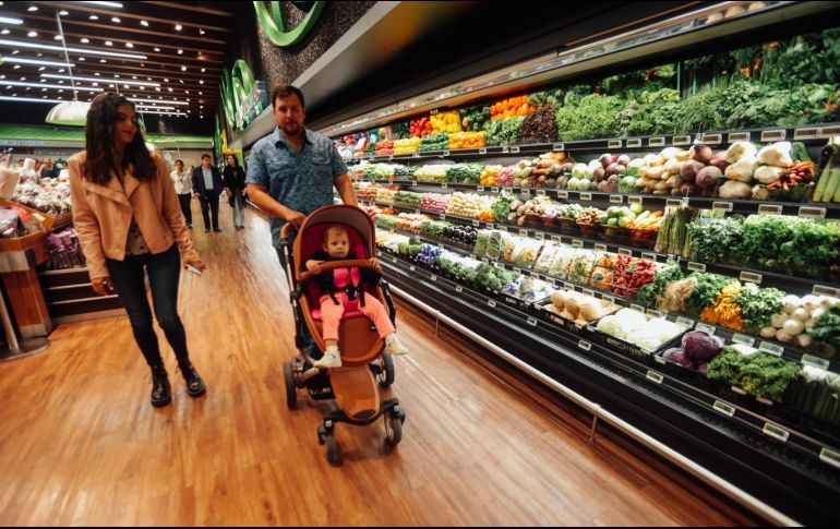 Frutas y verduras son más baratas durante el Miércoles de plaza de La Comer. EL INFORMADOR/Archivo