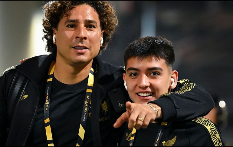 Memo Ochoa y Gilberto Mora, el más veterano y el más joven de la Selección mexicana que disputa la Copa Oro 2025. IMAGO7/E. Espinosa