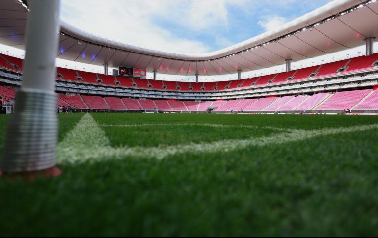 Gracias al sistema de drenaje, las lluvias ya no serán un problema para el césped del AKRON. IMAGO7.