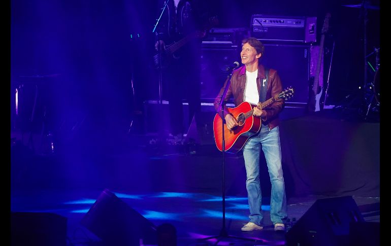 Sin dejar de sonreír y de llevar la comedia incluso a sí mismo, James Blunt agradeció a todo el público por su presencia. EL INFORMADOR/ H. Figueroa