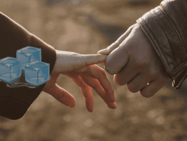 Hay múltiples factores que pueden hacer que las manos estén frías todo el tiempo, desde reacciones normales del cuerpo hasta padecimientos que requieren diagnóstico clínico. CANVA