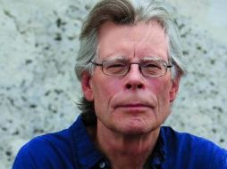 En su nueva novela, el escritor construye un inquietante tapiz narrativo en el que las amenazas se entrelazan, la tensión se acumula y las sombras del pasado y del presente se funden. CORTESÍA/ Random House