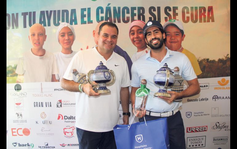 Fernando Hernández y Michael Ricciardi, ganadores del tercer lugar en el 9° Torneo de golf “Mi Gran Esperanza”. GENTE BIEN JALISCO / E. Escamilla