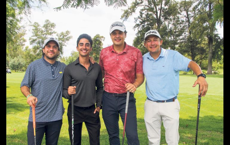 Jorge Celis y Santiago Sans con Francisco y Carlos González Casillas. GENTE BIEN JALSCO / E. Escamilla