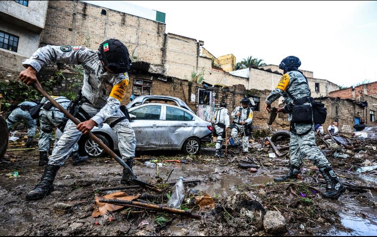 Personal de Protección Civil Jalisco se movilizó para apoyar en la atención a la emergencia, coordinados con autoridades de los 3 órdenes de gobierrno. En la imagen, elementos de la Guardia Nacional. EL INFORMADOR / A. Navarro