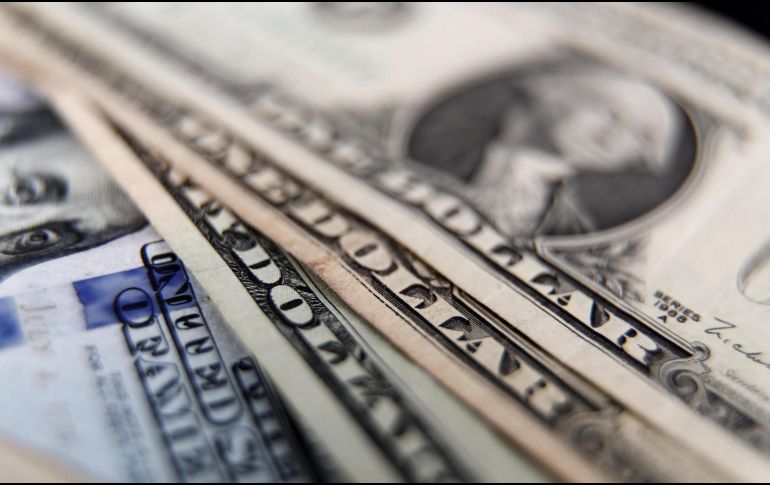 En el balance semanal, la divisa norteamericana presenta un incremento del 0.44%, aunque en comparación interanual aún muestra una depreciación del 3.27%. EFE