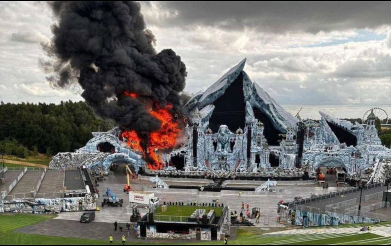 Algunas hipótesis apuntan a que el incendio pudo originarse por un fallo al probar los cañones de pirotecnia, ya que se escucharon detonaciones. ESPECIAL
