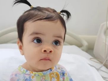 Los gastos médicos se incrementan día con día mientras que la vida de la pequeña Ana Julia pende de un hilo. ESPECIAL