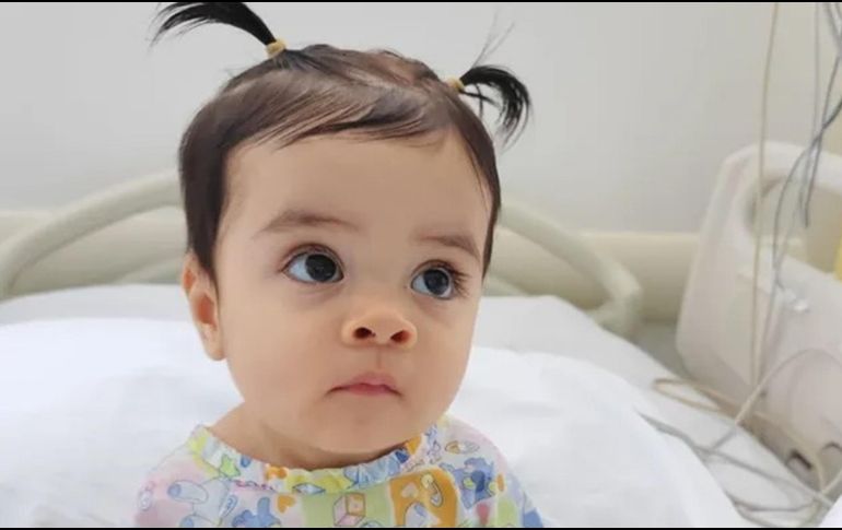 Los gastos médicos se incrementan día con día mientras que la vida de la pequeña Ana Julia pende de un hilo. ESPECIAL